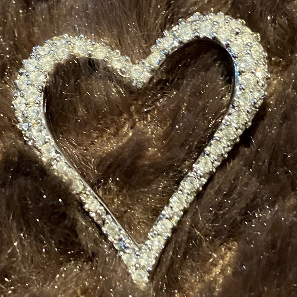 Heart Crystal Brooch Pin - Picture 7 of 7